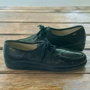 SAS Women’s Navy Leather Oxfords